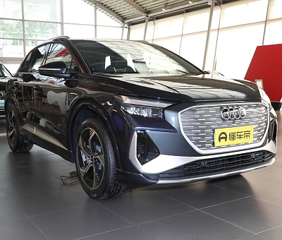 AUDI Q4 e-tron Model 40 Tron